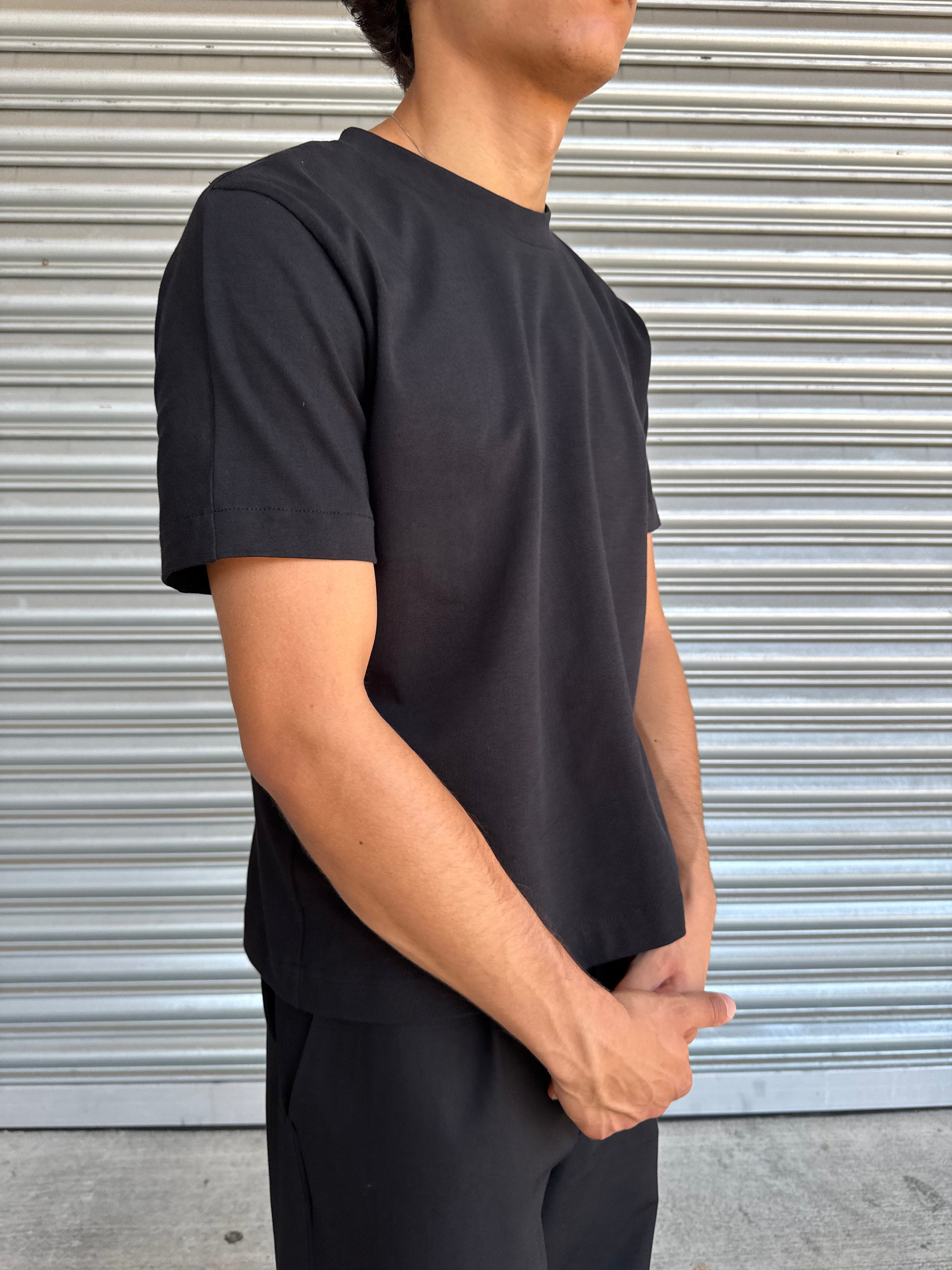 Curved T-shirt Black